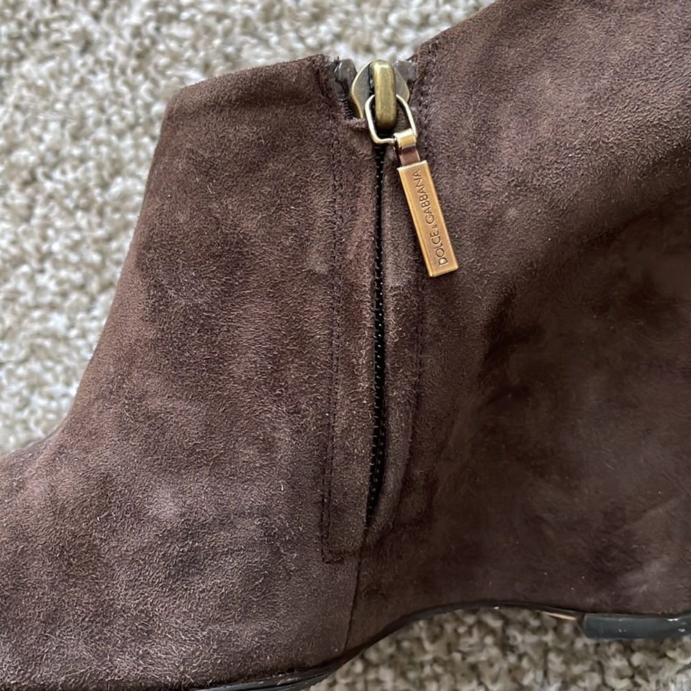 Authentic Dolce & Gabbana Brown Suede Booties EU40 - Picture 4 of 8